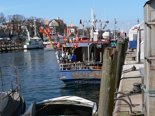 Rostock Warnemünde
     Fishing Boat, Warnem&uuml;nde 
Schifffahrt/Hafen, Fischerei/Aquakultur, Hinterland
Dörte Salecker