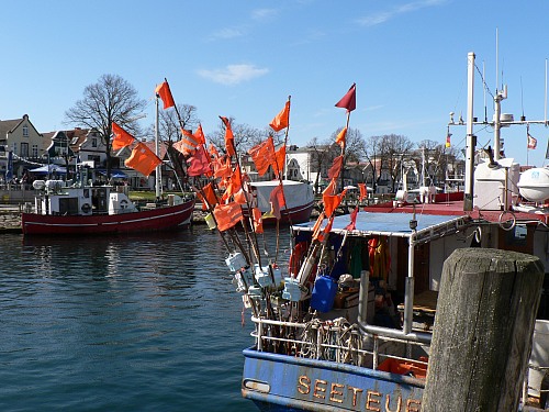 Rostock Warnemünde
     Fishing Boat, Warnem&uuml;nde 
Schifffahrt/Hafen, Fischerei/Aquakultur, Hinterland
Dörte Salecker